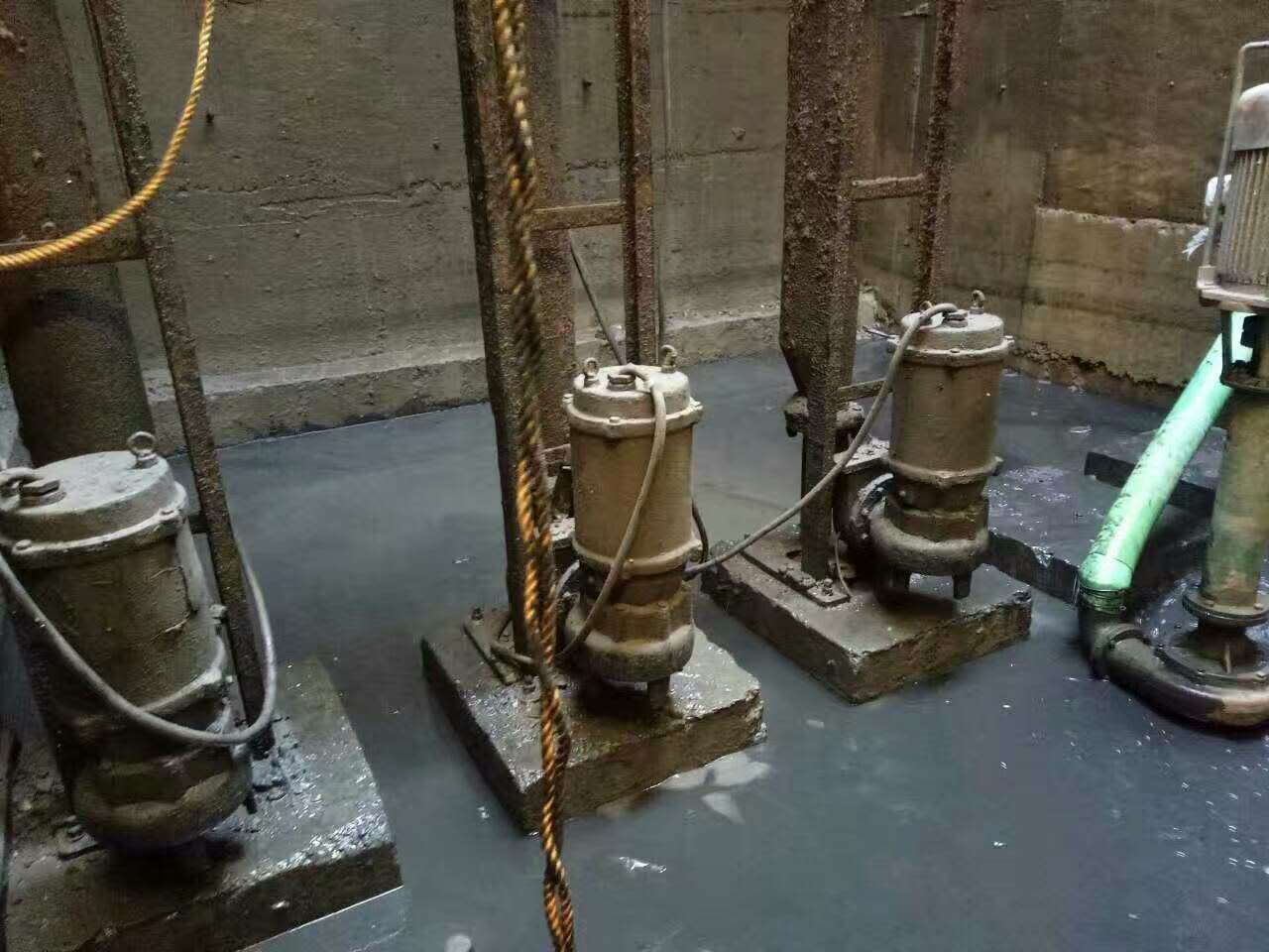 札达污水池清理